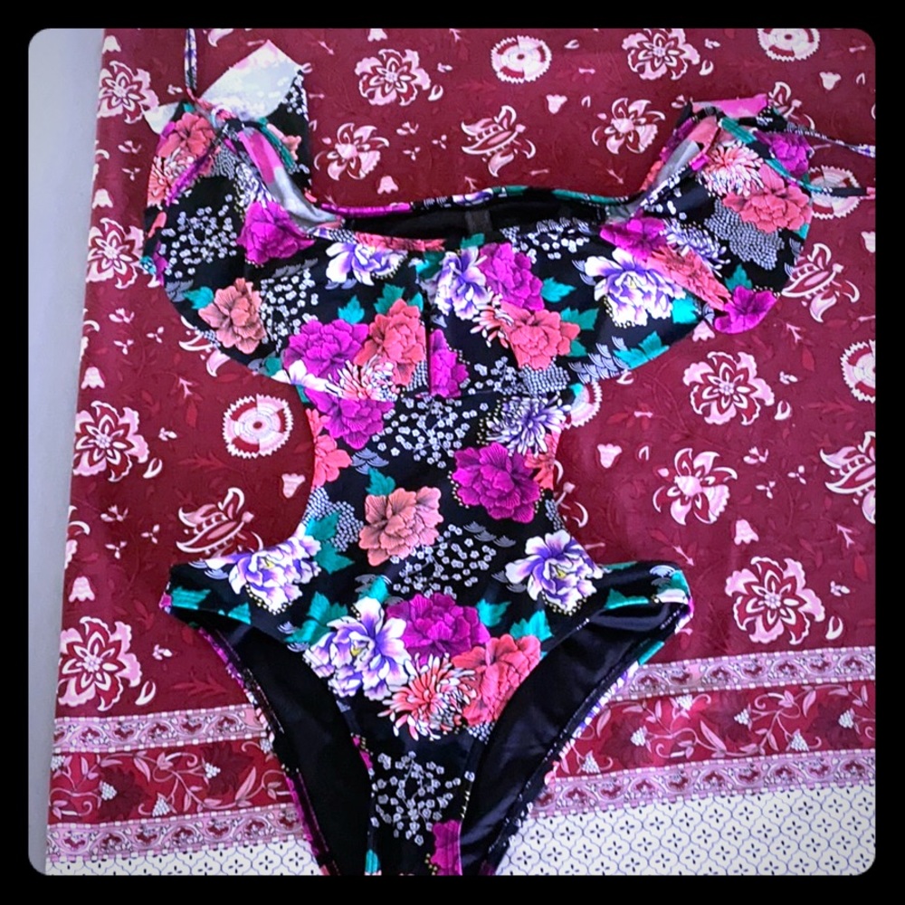 Sweamwear with frills